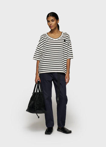 boxy v-neck tee | ecru/black