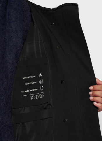 the famous raincoat | black