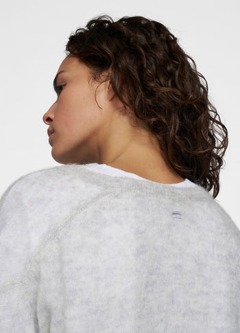 THE V-NECK KNIT SWEATER | light grey melee