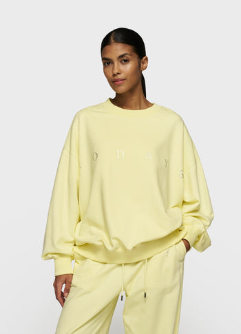 oversized sweater logo | pastel yellow
