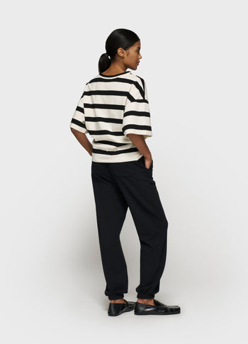 tee gathering stripes | ecru/black
