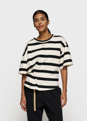tee gathering stripes | ecru/black