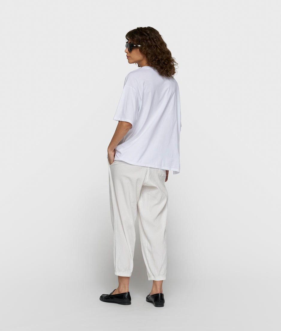 believe tee | white