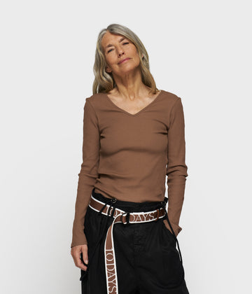 v-neck long sleeve ballet top | truffle