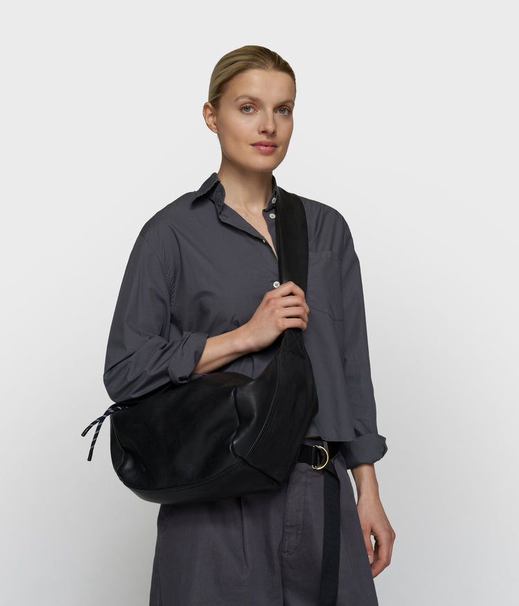 Banana Bag aus Leder | black
