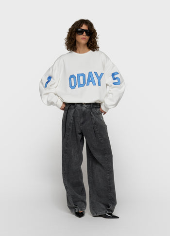 statement sweater logo | ecru