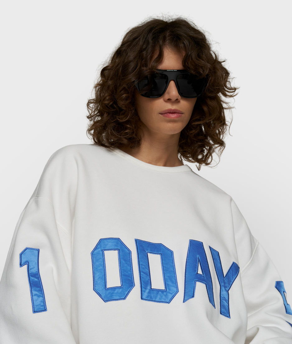 statement sweater logo | ecru