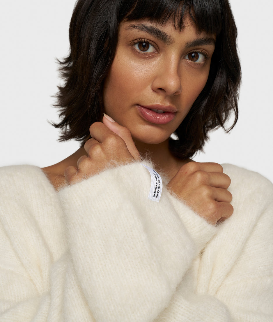 pleat hairy knit sweater | ecru