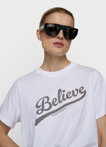 petite tee believe | white