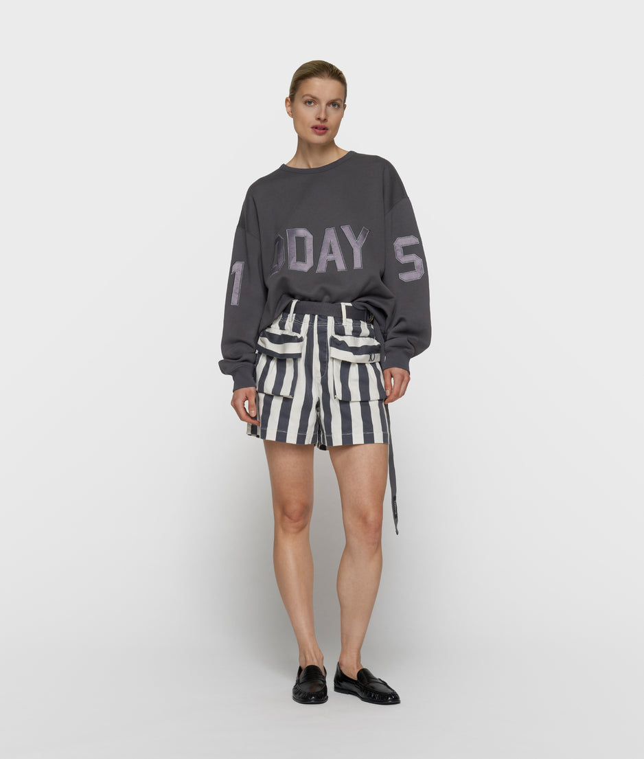 statement sweater logo | steel blue