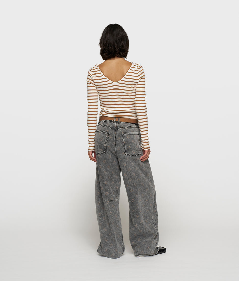 v-neck long sleeve top | ecru/suede