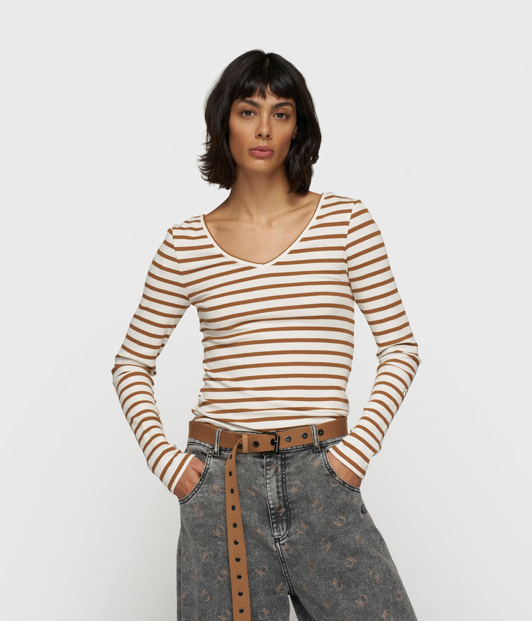 v-neck long sleeve top | ecru/suede
