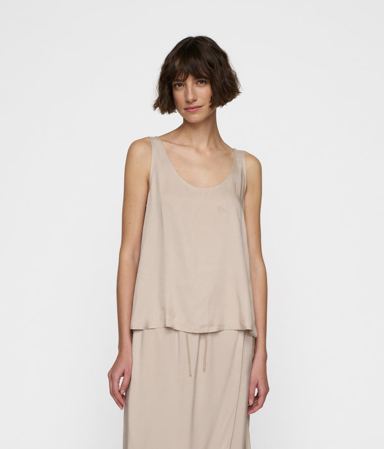 shiny tank top | rope