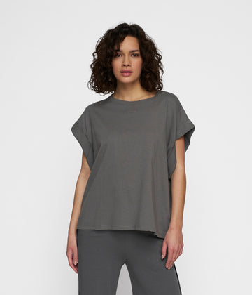 wide tee | oil