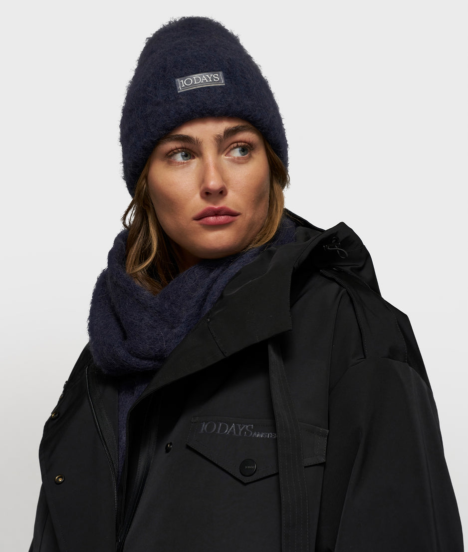 the famous raincoat | black