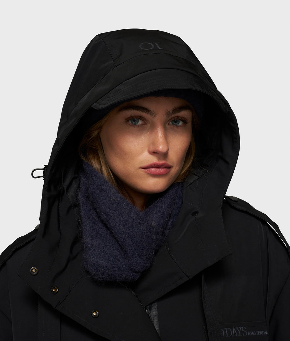 the famous raincoat | black