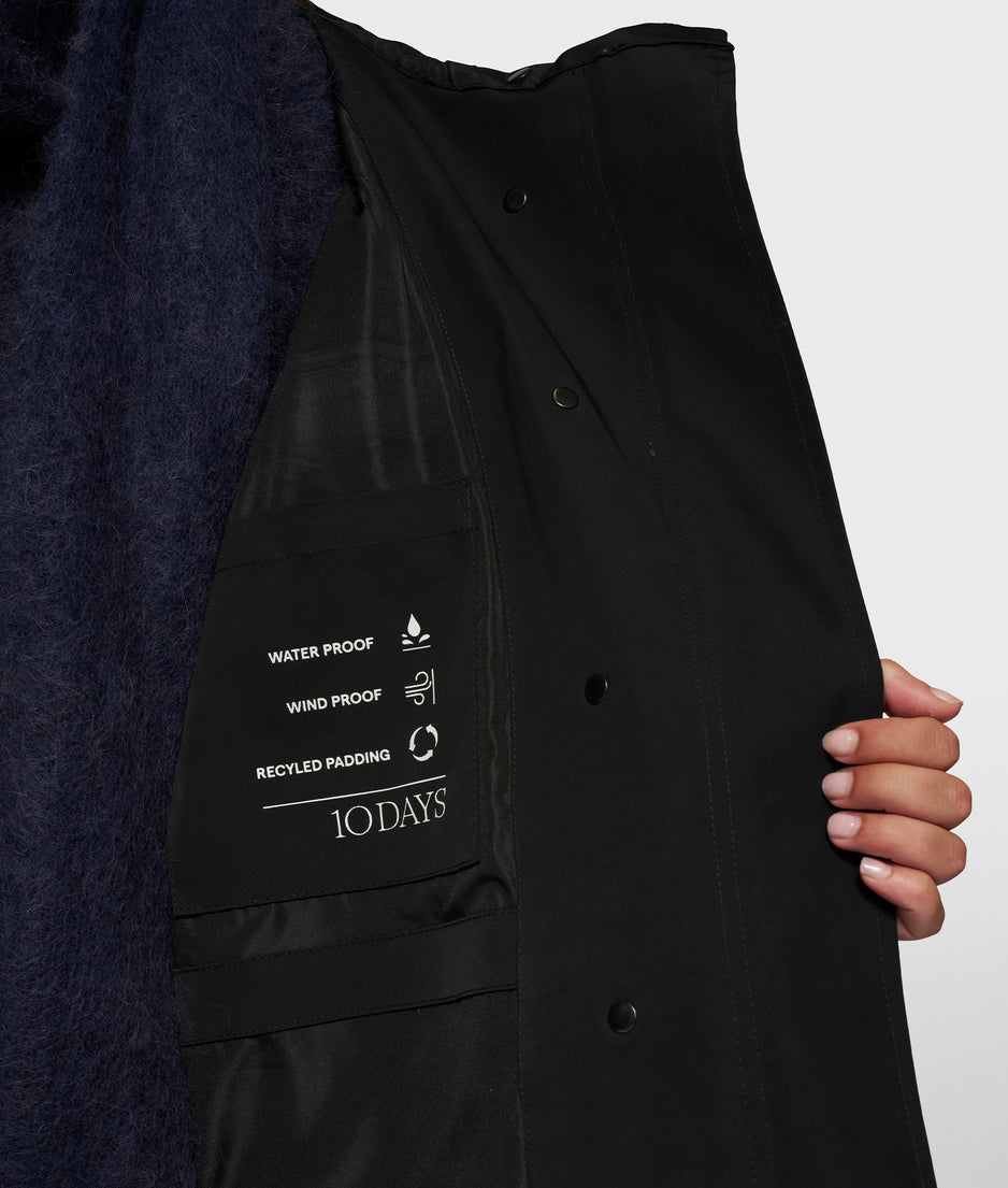 the famous raincoat | black
