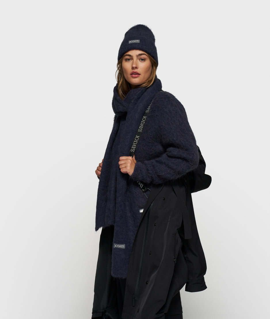 the famous raincoat | black