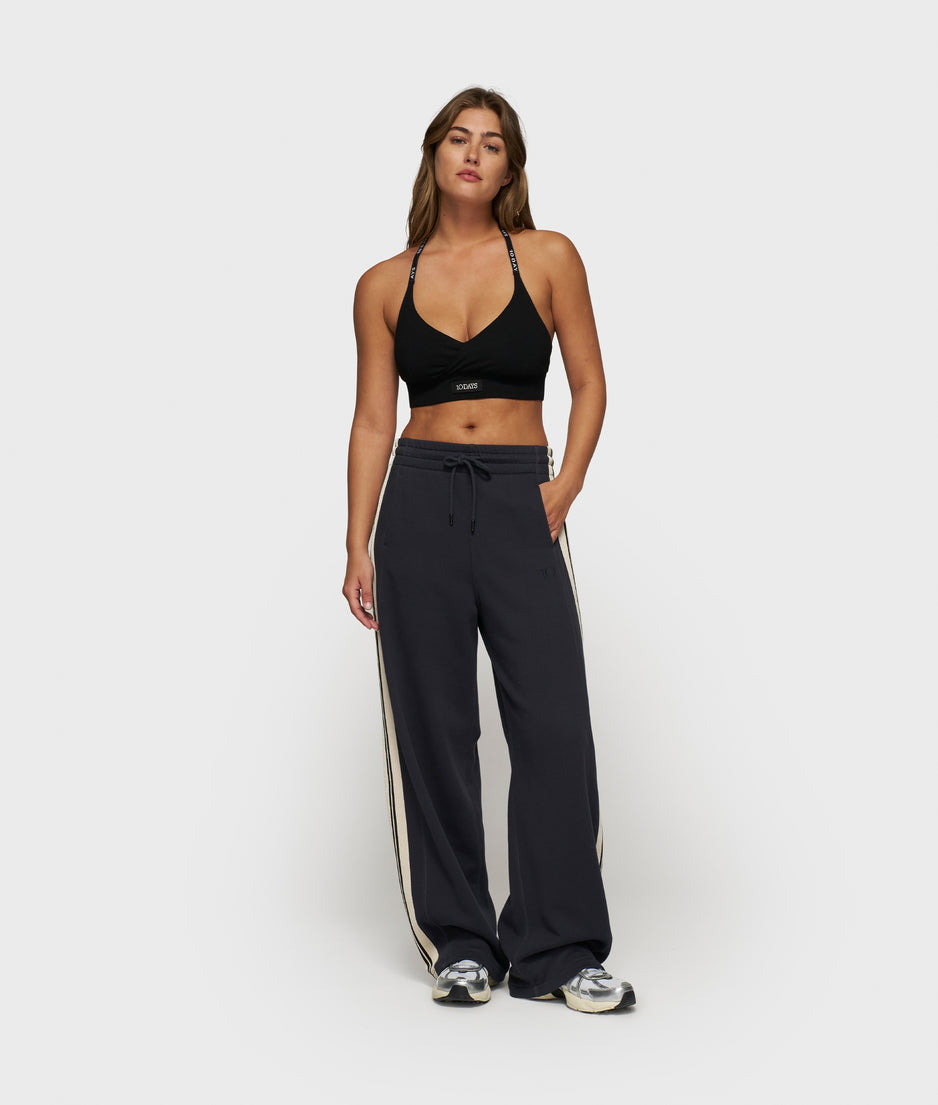 the BAR-BRA | black