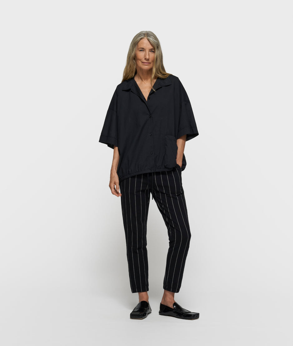 cropped jogger pinstripe | black