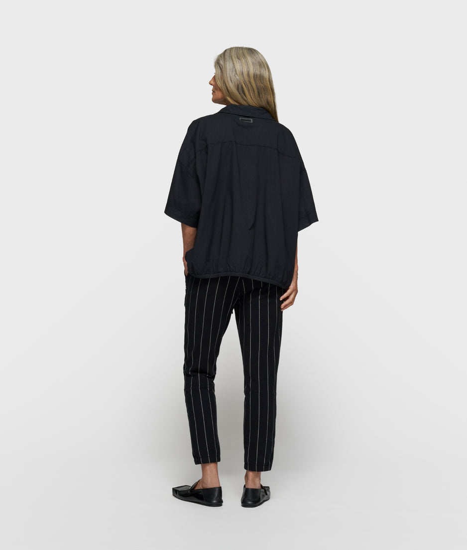 cropped jogger pinstripe | black