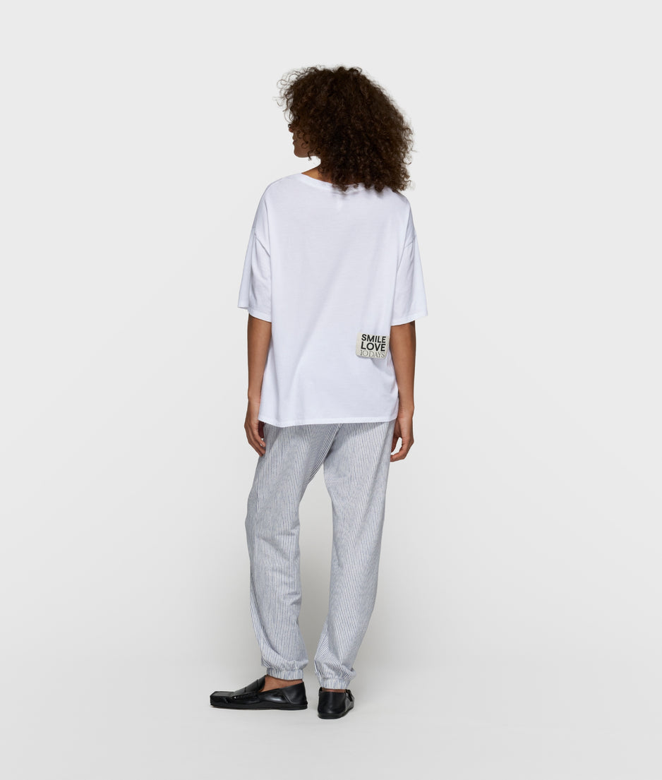 smile love tee | white