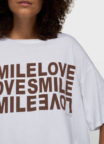 smile love tee | white