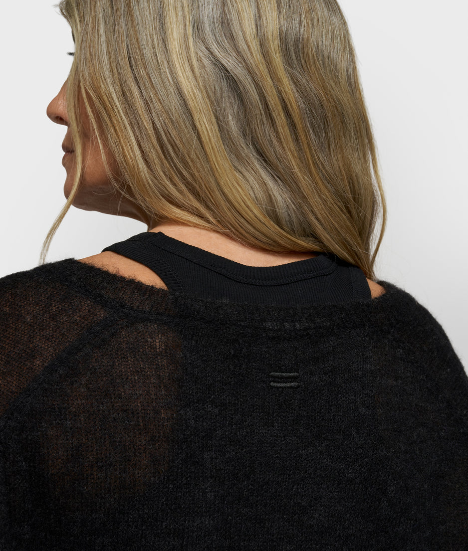 THE V-NECK KNIT SWEATER | black