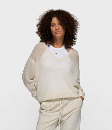 THE V-NECK KNIT SWEATER | ecru