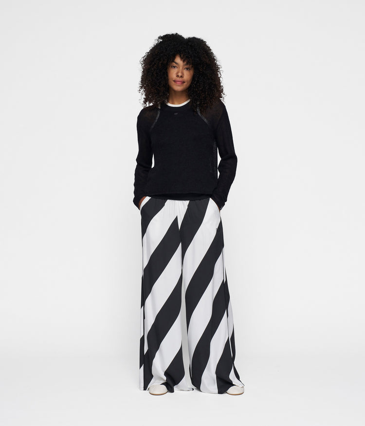 thin knit sweater | black