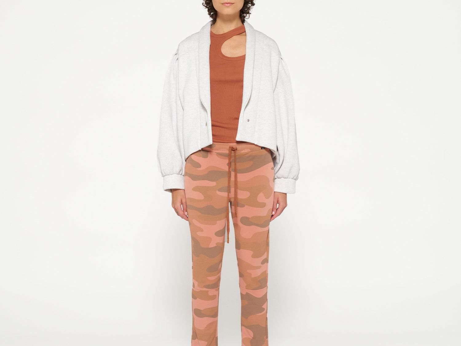 cropped jogger camo | saddle brown