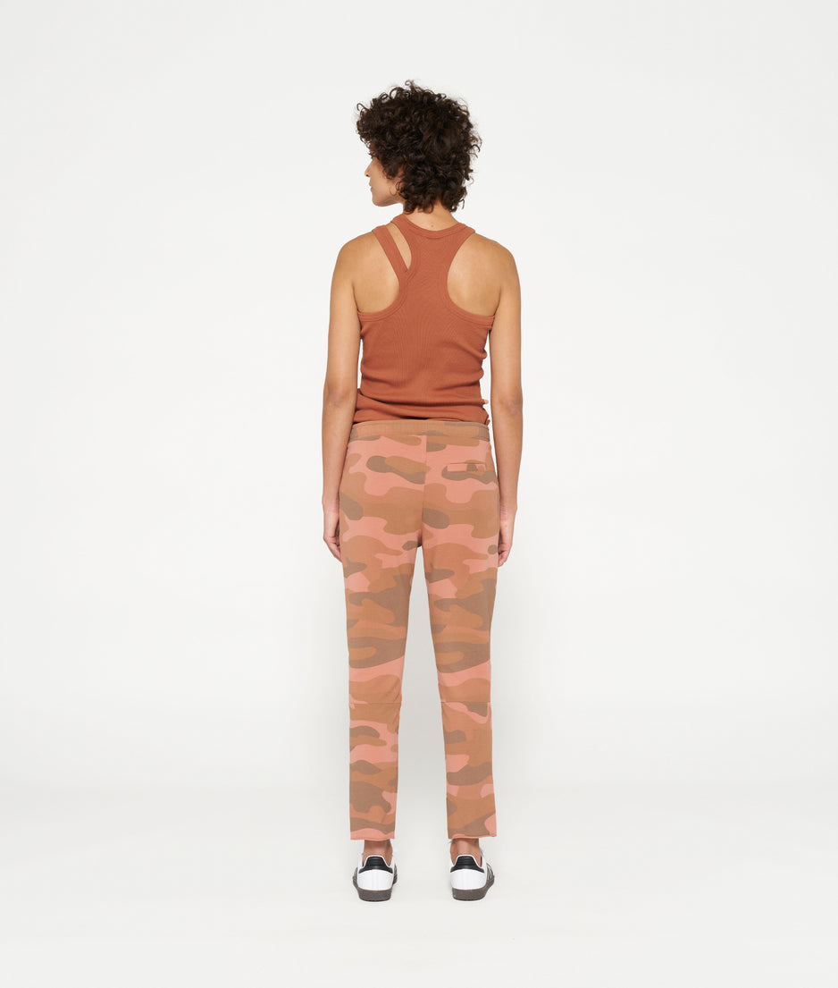 cropped jogger camo | saddle brown
