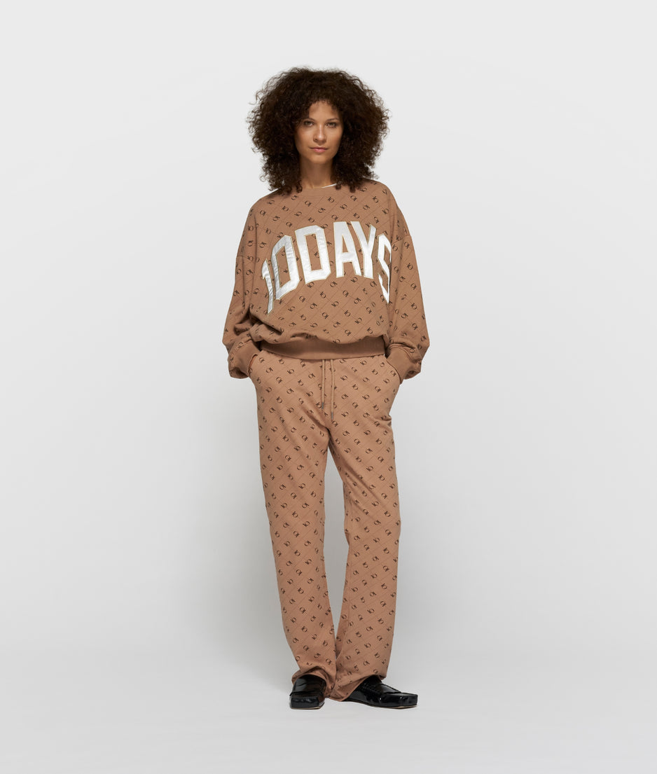 sweater monogram 10DAYS | fudge