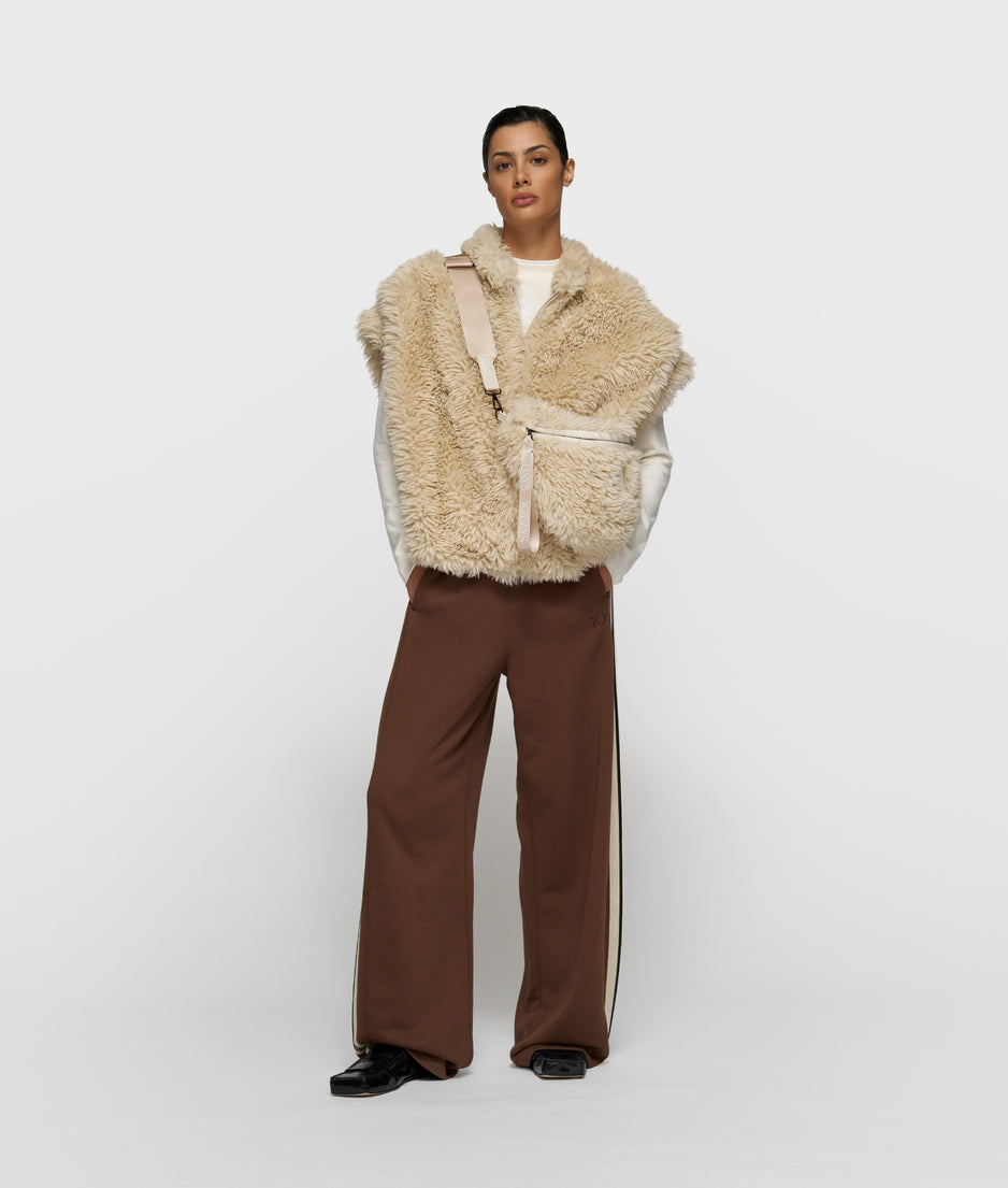 fluffy gilet | pearl
