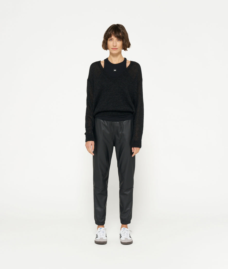THE V-NECK KNIT SWEATER | black
