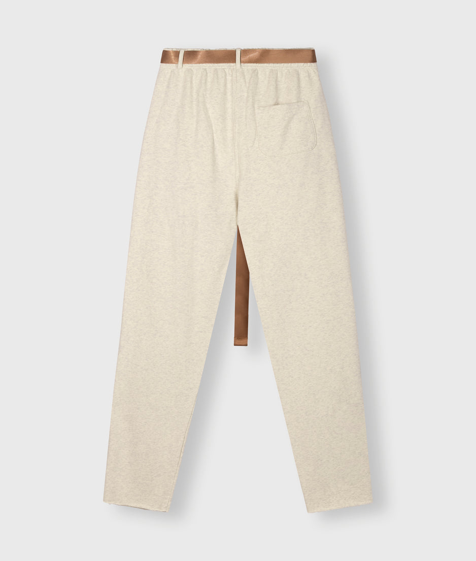 pleated belt jogger | soft white melee