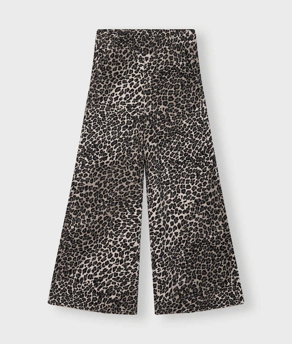 wide leg jogger leopard | soft white melee