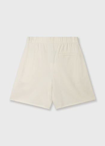 belted shorts fleece | soft vanilla