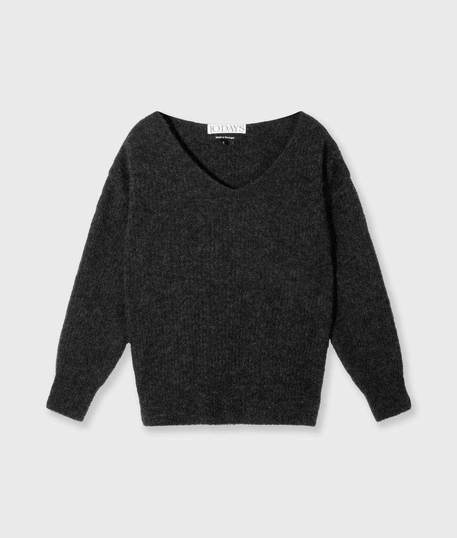 soft v-neck sweater knit | antra melee