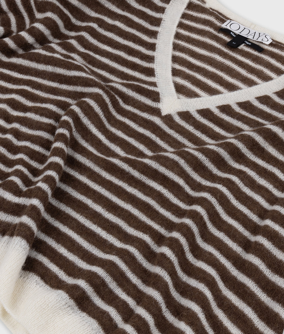 thin v-neck knit sweater | ecru/dark truffle