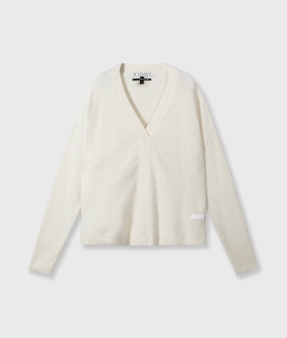 v-neck knit sweater | ecru
