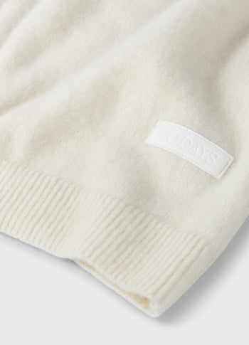 v-neck knit sweater | ecru