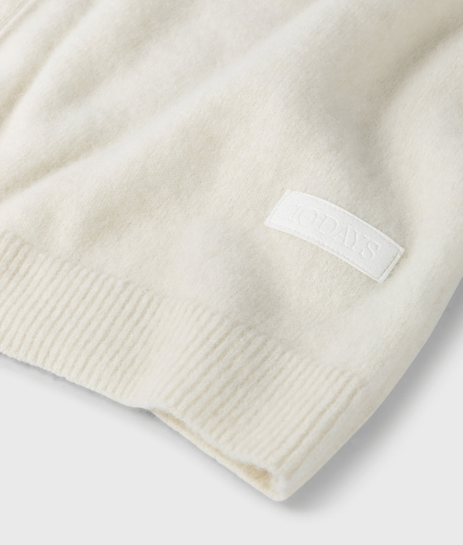 v-neck knit sweater | ecru