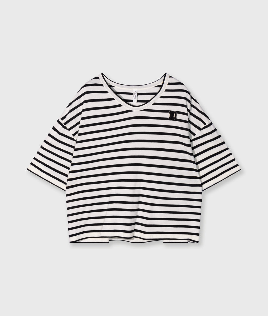 boxy v-neck tee | ecru/black