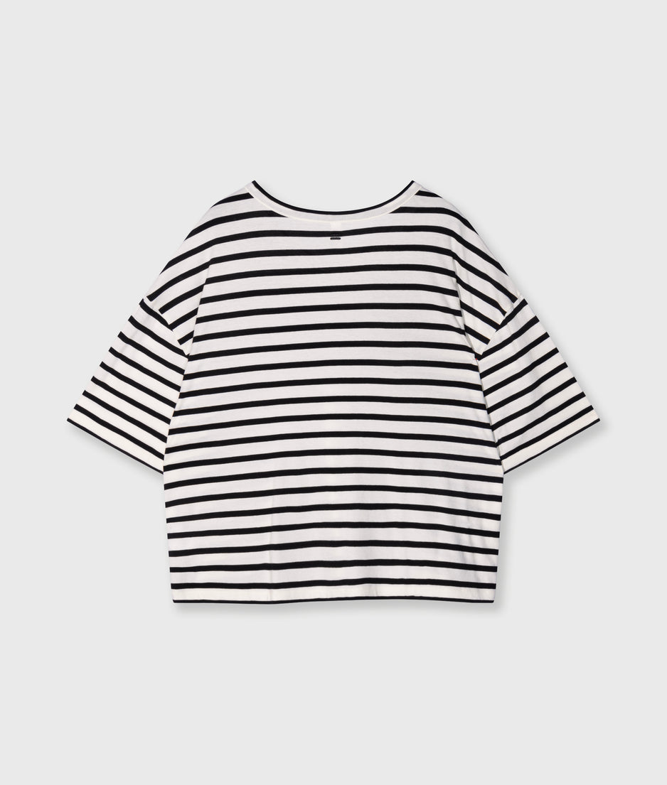 boxy v-neck tee | ecru/black