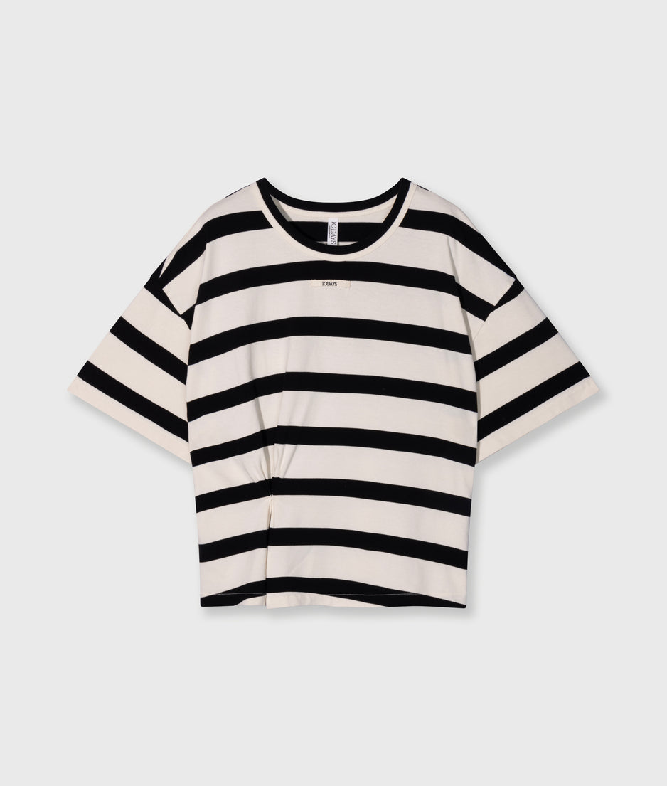tee gathering stripes | ecru/black