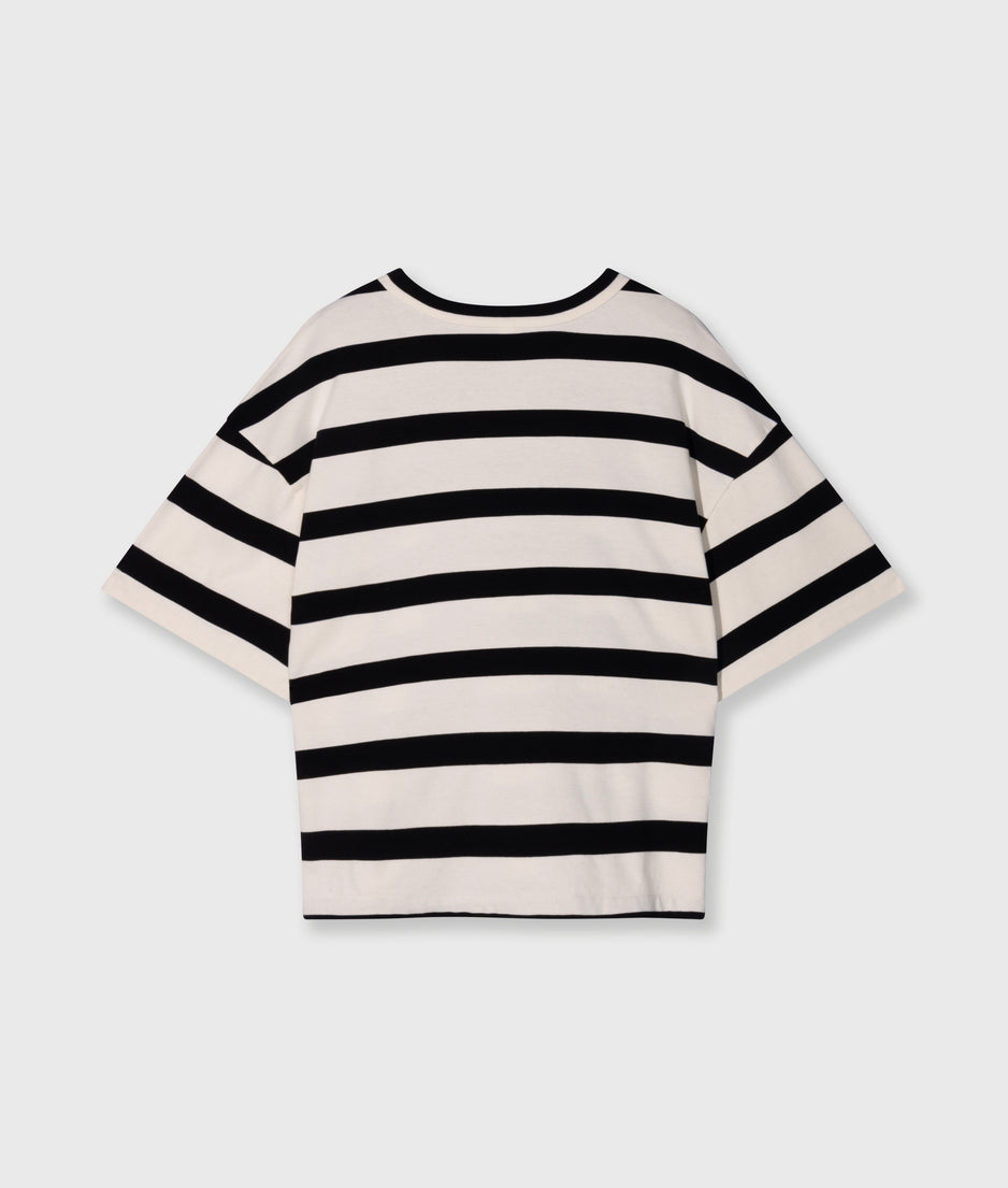 tee gathering stripes | ecru/black