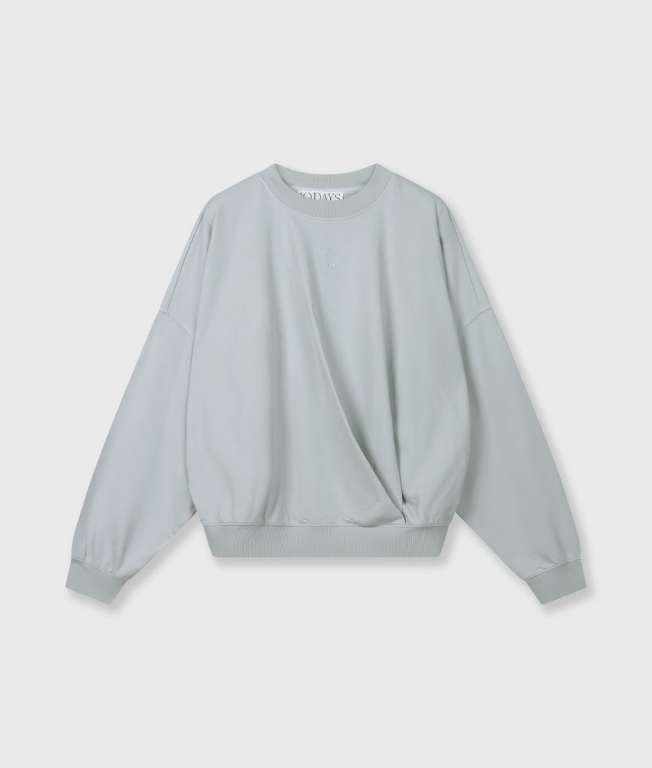 sweater pleat | clean blue