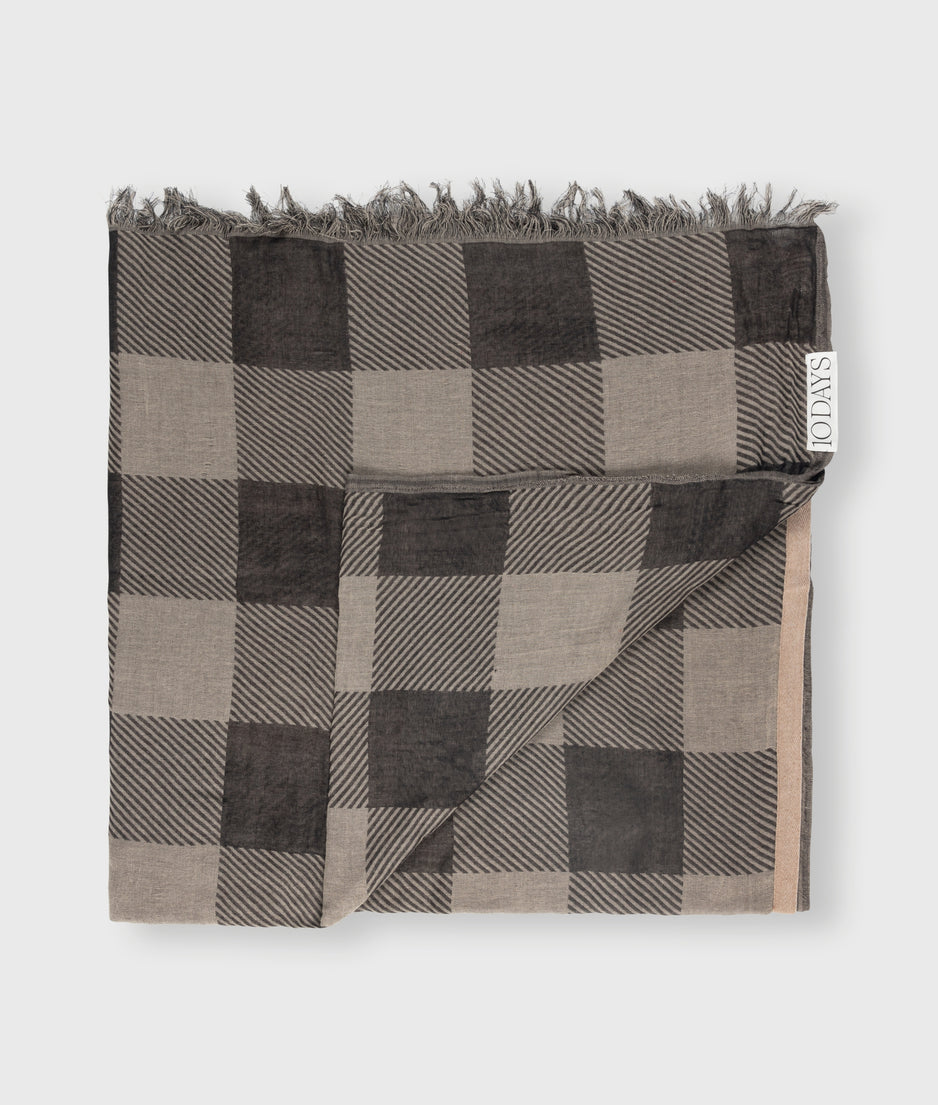 scarf check | black