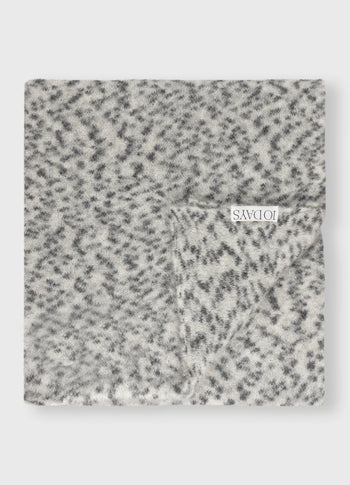 knitted scarf leopard | warm white